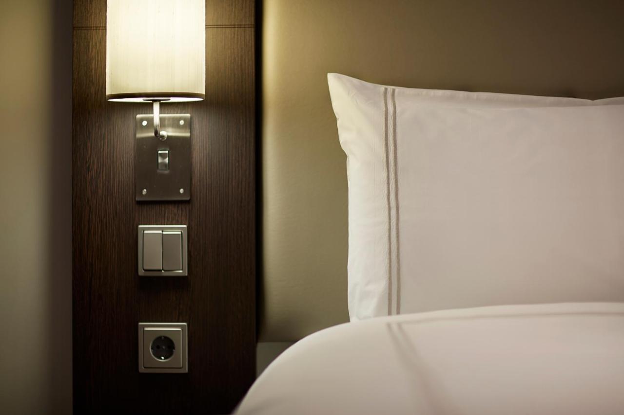 Premier Inn Darmstadt City Centre Экстерьер фото